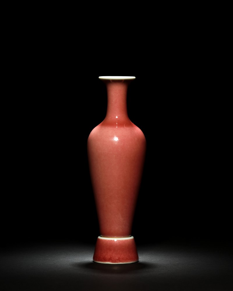 现代 红釉瓶