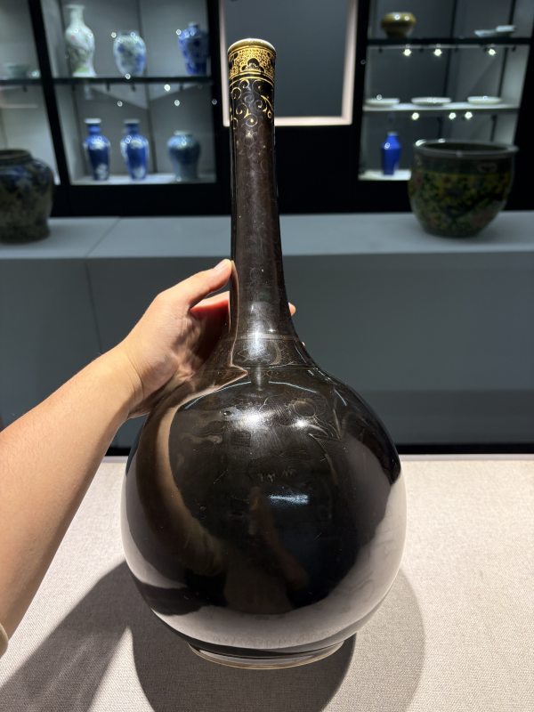 清康熙 乌金釉描金纸槌瓶一对 - 图4