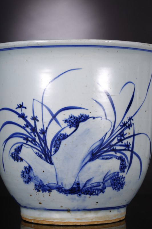 清代 青花双免芭蕉图大花盆 - 图2