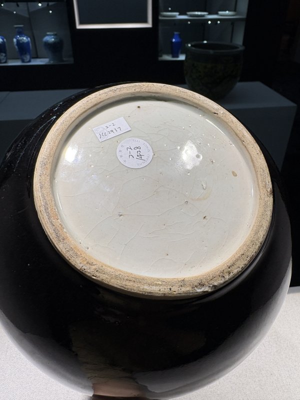 清康熙 乌金釉描金纸槌瓶一对 - 图7