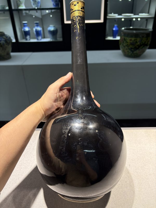 清康熙 乌金釉描金纸槌瓶一对 - 图8