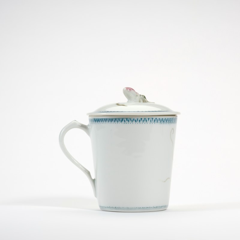 现代 粉彩花卉圆杯 - 图2