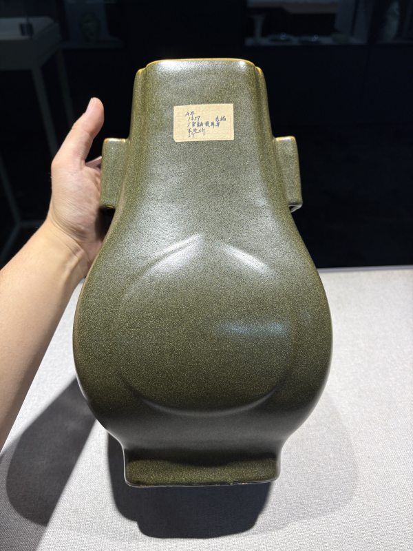 清光绪 茶叶末釉贯耳瓶 - 图4