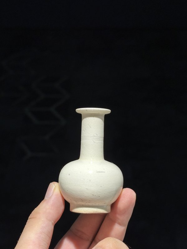 清乾隆 白釉仿定小纸槌瓶 - 图2
