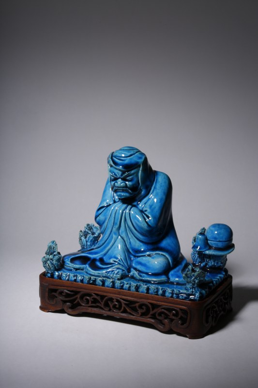 清代 孔雀蓝釉达摩坐像