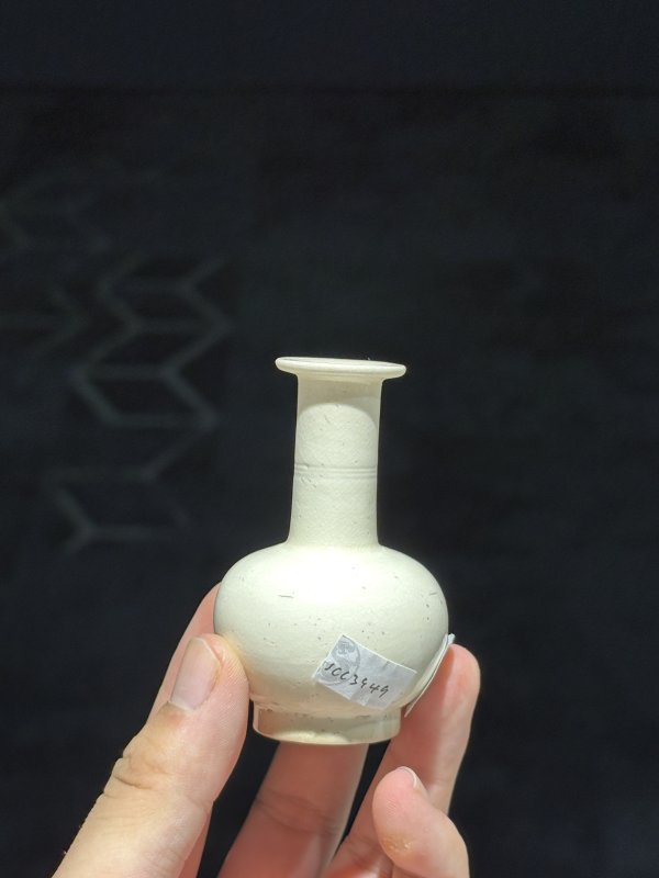 清乾隆 白釉仿定小纸槌瓶 - 图4