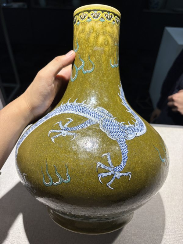 清光绪 茶叶末釉粉彩龙纹瓶 - 图6
