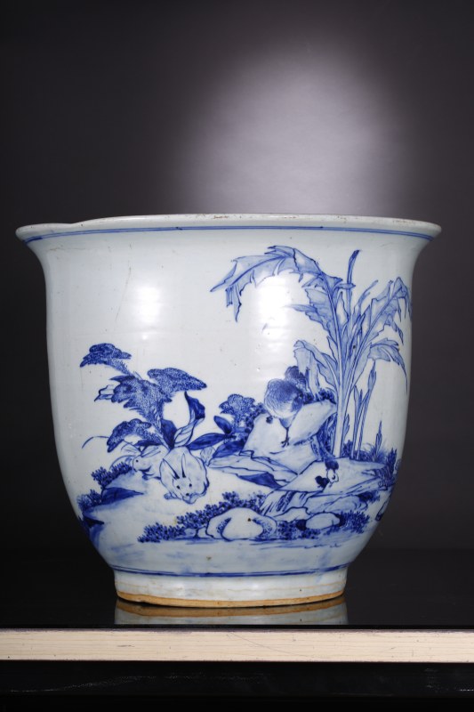 清代 青花双免芭蕉图大花盆 - 图6