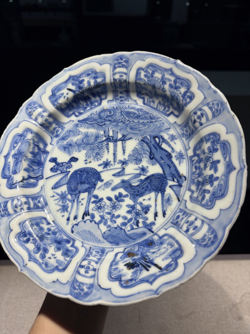 明万历 青花开光瑞鹿图盘 - 图4