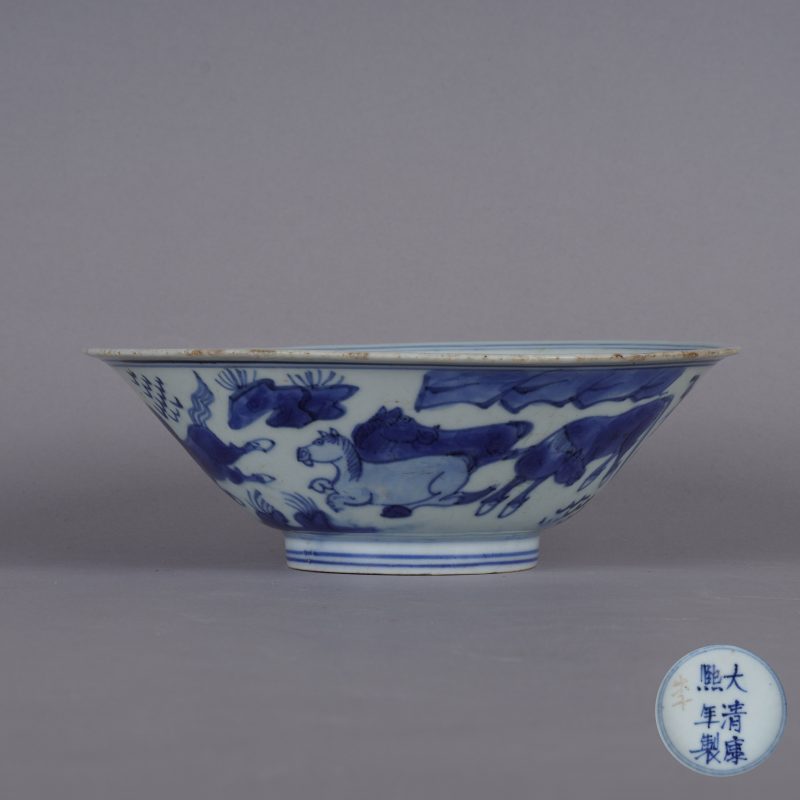 清康熙 青花八骏图纹斗笠碗 - 图1