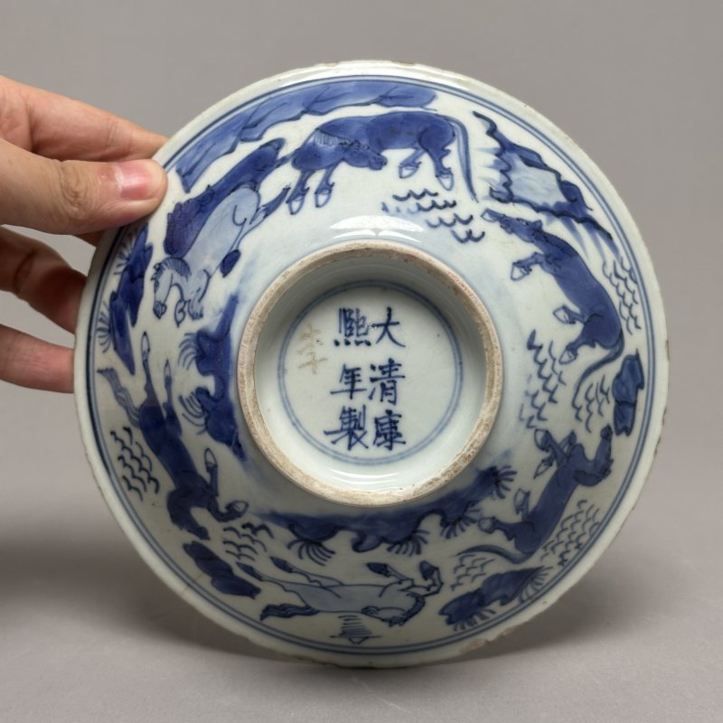 清康熙 青花八骏图纹斗笠碗 - 图4