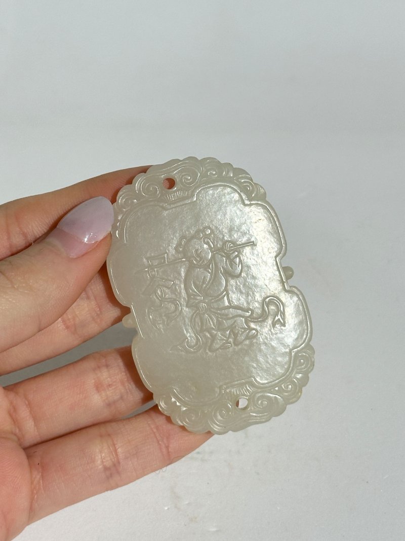 清十九世紀 白玉⌈吉慶⌋牌 及座 | A WHITE JADE 'CHILD' PLAQUE - 图3