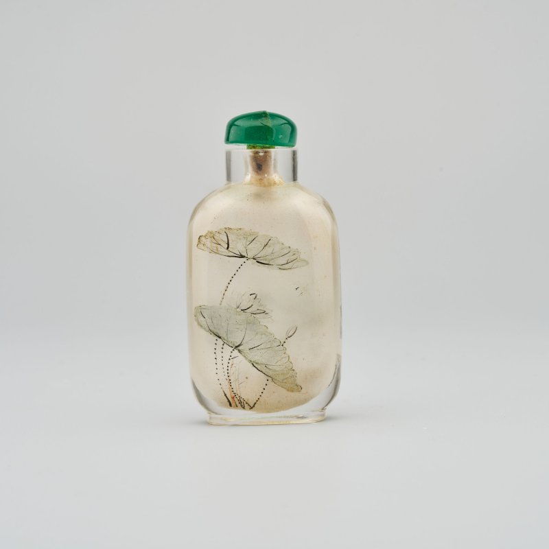 周樂元（款） 玻璃内畫⌈石谷山水•蓮葉荷花⌋鼻煙壺 一八九二年 | AN INSIDE PAINTED GLASS 'LANDSCAPE AND LOTUS' SNUFF BOTTLE - 图10