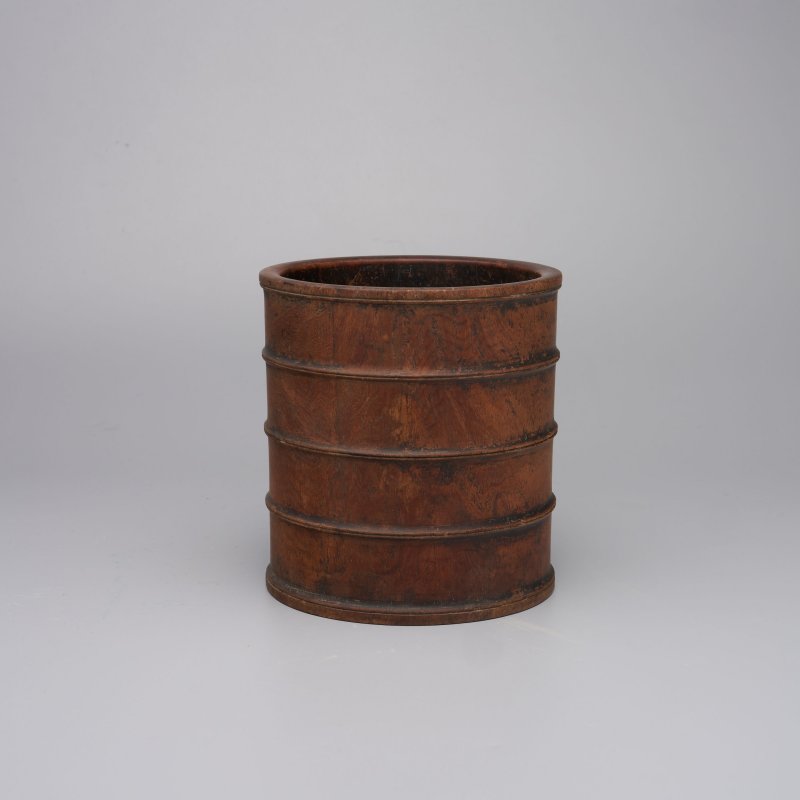 十七世紀 黃花梨筆筒 | A HUANGHUALI BRUSH POT - 图1