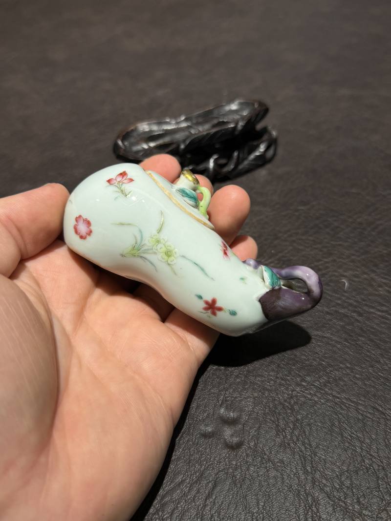 清中期 粉彩折枝花卉纹仿生茄型水盂（带木座） - 图5