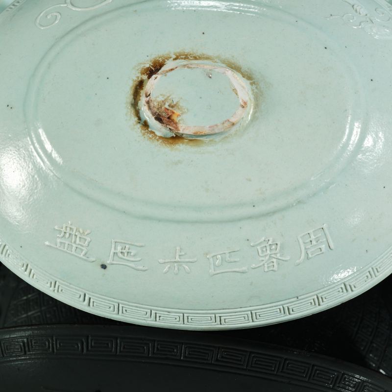 清光绪 湖水绿釉开光浮雕山水人物螭龙纹簋 - 图4