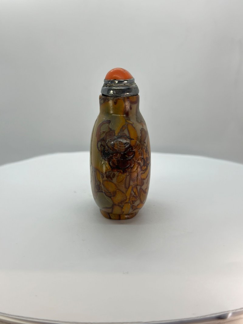 清十八/十九世紀 抱子石素面鼻煙壺、珊瑚蓋 | A PUDDINGSTONE SNUFF BOTTLE - 图5