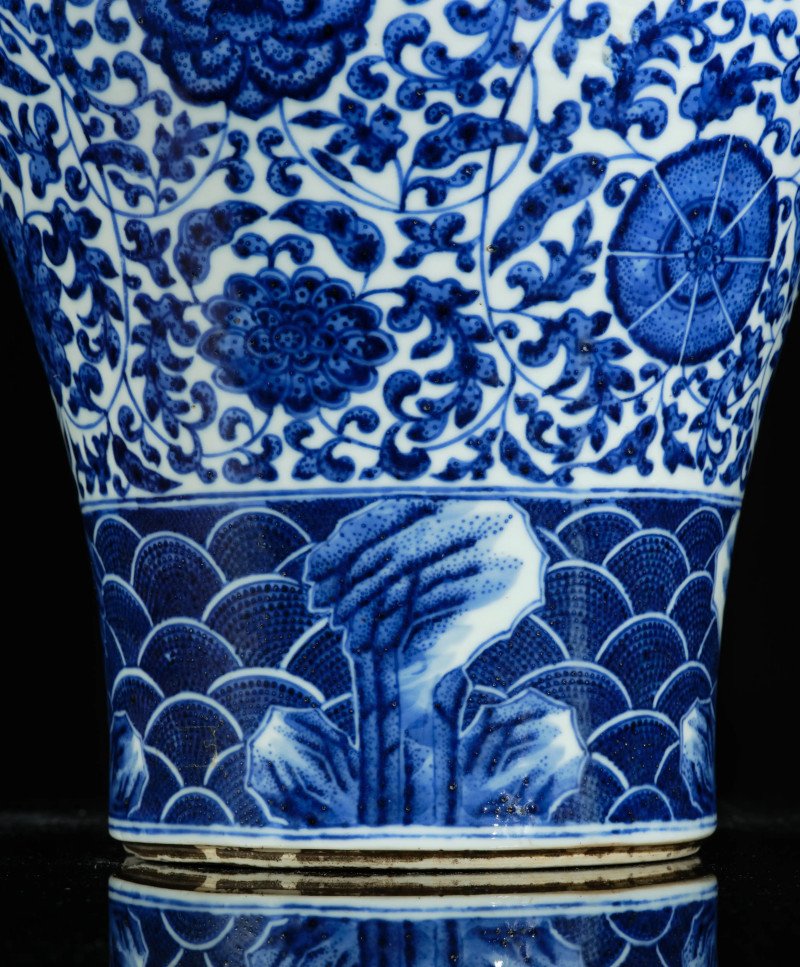 清光绪 青花缠枝花卉八吉祥纹梅瓶 - 图3