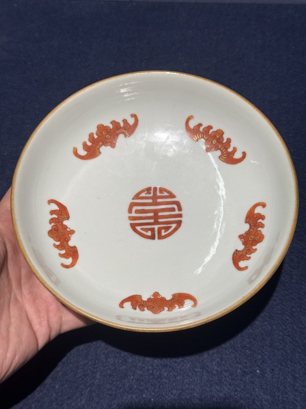 清乾隆 柠檬黄地轧道夔龙纹五蝠捧寿高足盘 - 图12