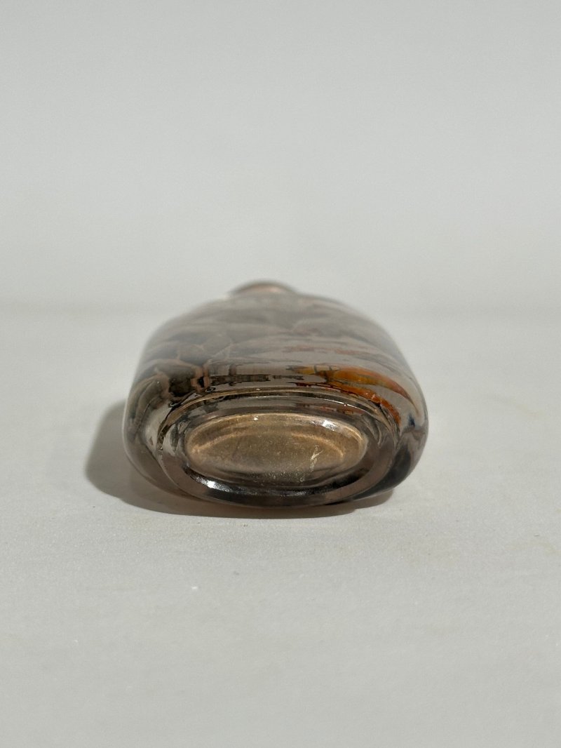 周樂元作 玻璃内畫⌈山水⌋鼻煙壺 一八八八年 | AN INSIDE PAINTED GLASS 'LANDSCAPE' SNUFF BOTTLE - 图5