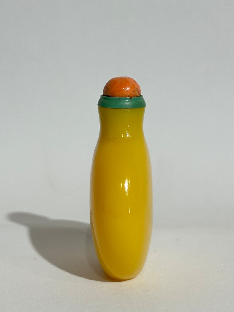 1750-1850 單色黃玻璃鼻煙壺 | AN IMPERIAL-YELLOW GLASS SNUFF BOTTLE - 图6