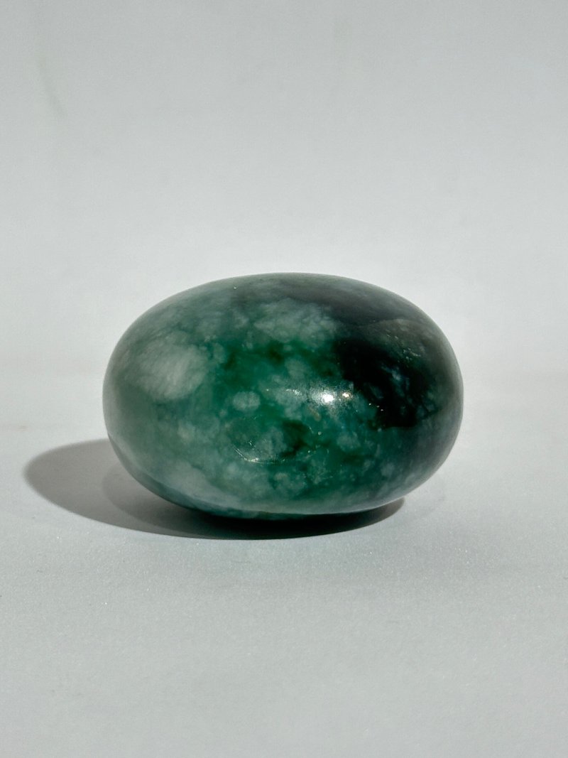 1780-1850 翡翠光素鼻煙壺 | A MOTTLED-GREEN JADEITE SNUFF BOTTLE - 图5
