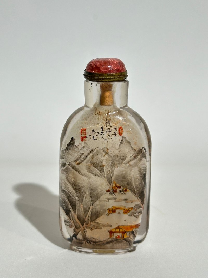 周樂元作 玻璃内畫⌈山水⌋鼻煙壺 一八八八年 | AN INSIDE PAINTED GLASS 'LANDSCAPE' SNUFF BOTTLE - 图6