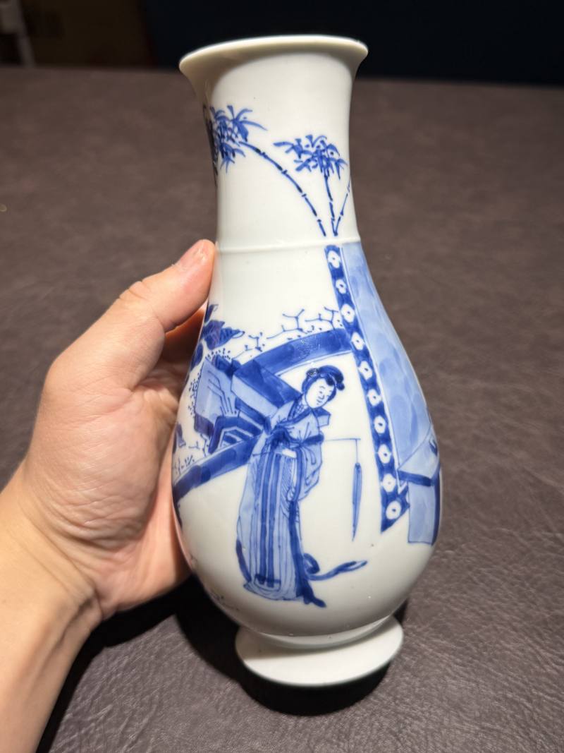 清康熙 青花仕女图琵琶尊 - 图5