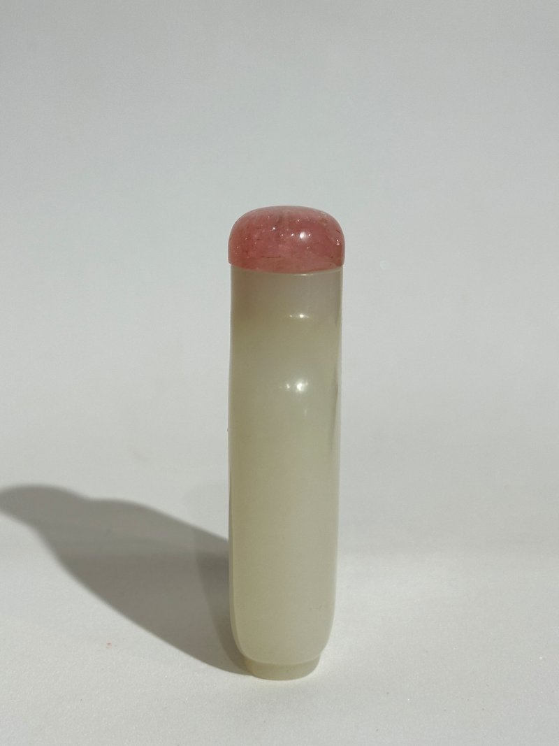 清十八世紀 白玉光素鼻煙壺 | A WHITE JADE SNUFF BOTTLE - 图7