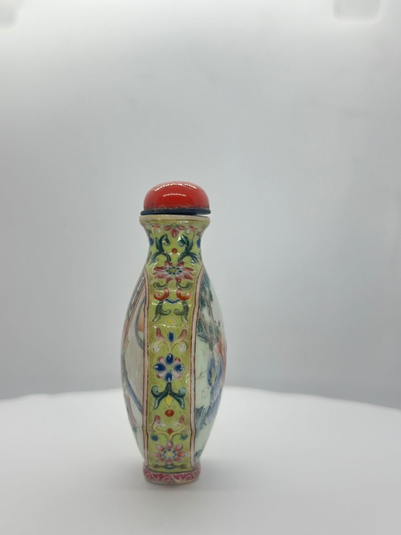 清中期 粉彩人物紋鼻煙壺 | A FAMILLE ROSE PORCELAIN SNUFF BOTTLE - 图8