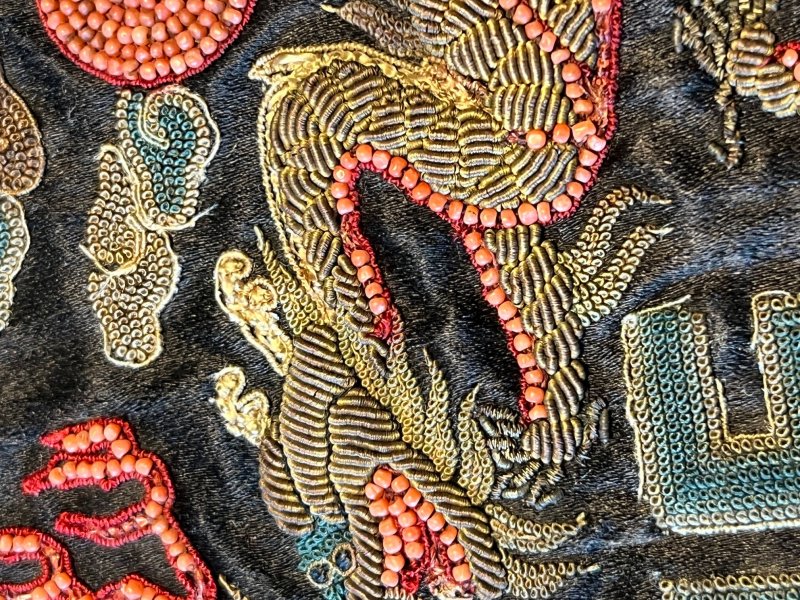 約一九一四年 民國三年大總統祭服十二章繡團成對 | A PAIR OF MIDNIGHT-BLUE-GROUND EMBROIDERED PRESIDENT'S ROUNDELS WITH TWELVE SYMBOLS OF SOVEREIGNTY - 图12