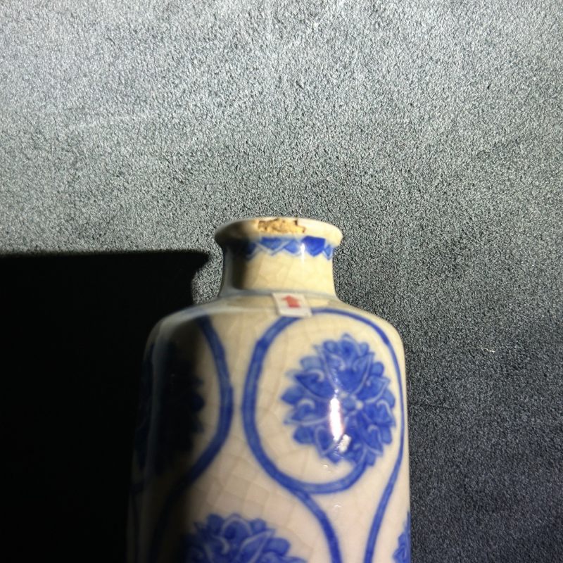 清康熙 浆胎青花缠枝花卉纹鼻烟壶 - 图11