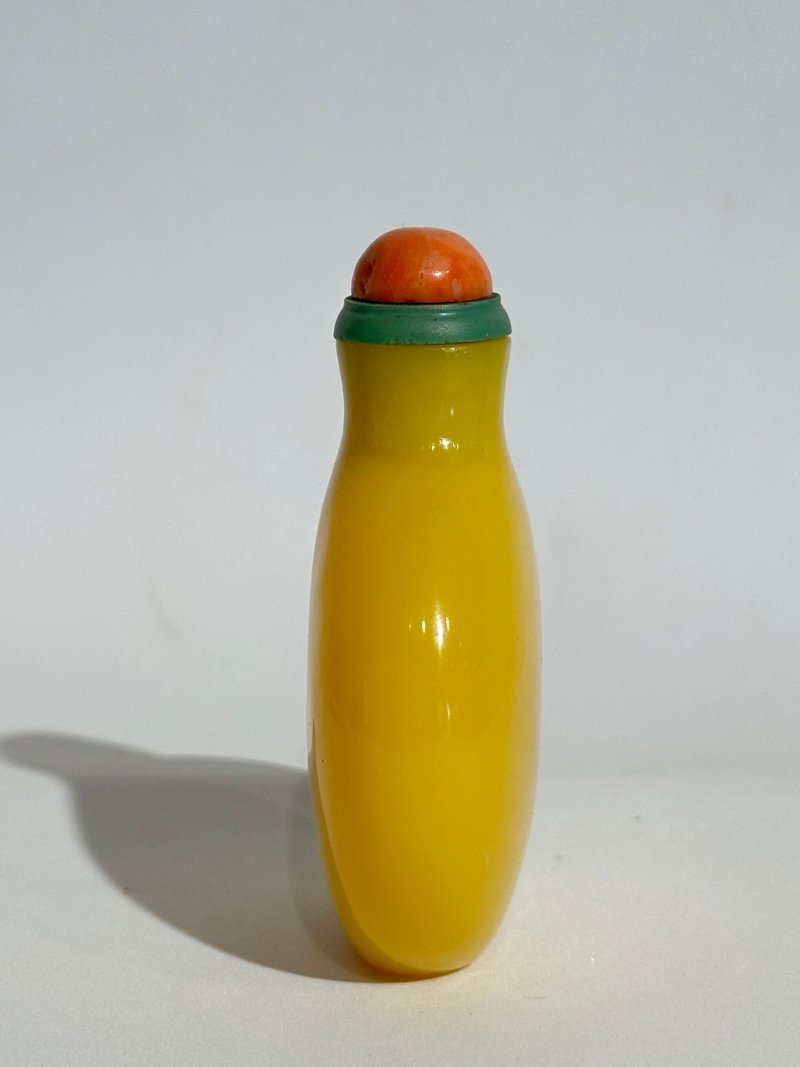 1750-1850 單色黃玻璃鼻煙壺 | AN IMPERIAL-YELLOW GLASS SNUFF BOTTLE - 图7