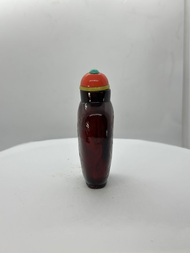 清十九世紀 琥珀⌈松鶴延年⌋鼻煙壺 | AN AMBER 'PINE AND CRANE' SNUFF BOTTLE - 图4