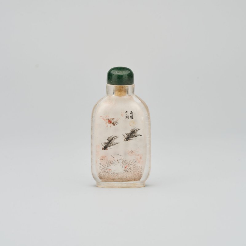馬少宣作 玻璃內畫「魚躍於淵」鼻煙壺 及盒 一八九八年作 | AN INSIDE PAINTED GLASS 'GOLDFISH' SNUFF BOTTLE - 图1