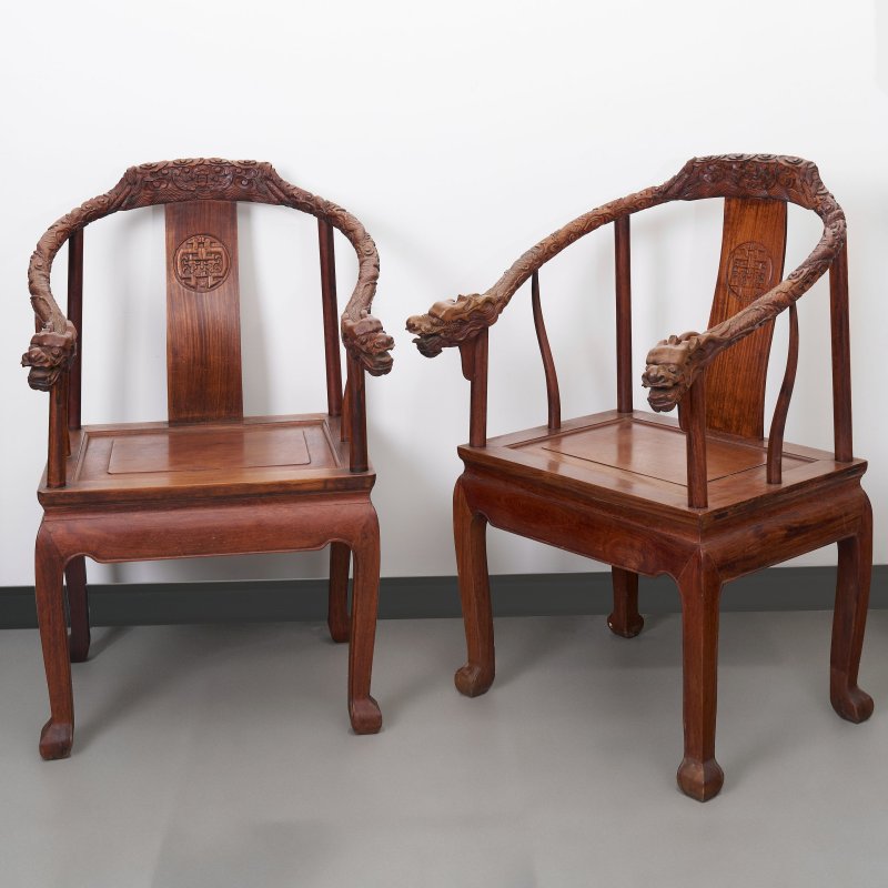 二十世紀 黃花梨雲龍紋圈椅成對 | A PAIR OF HUANGHUALI 'DRAGON' CHAIRS