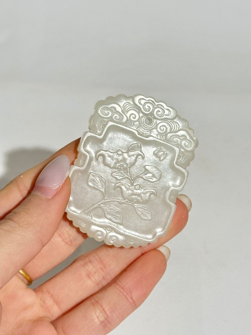 清十八世紀 白玉⌈福至心玲⌋牌 及座 | A WHITE JADE 'WATER CHESTNUT' PLAQUE - 图2