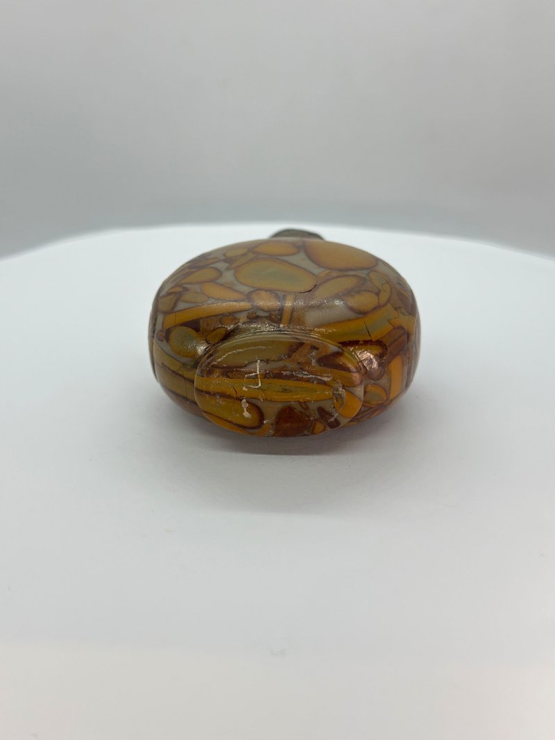 清十八/十九世紀 抱子石素面鼻煙壺、珊瑚蓋 | A PUDDINGSTONE SNUFF BOTTLE - 图3