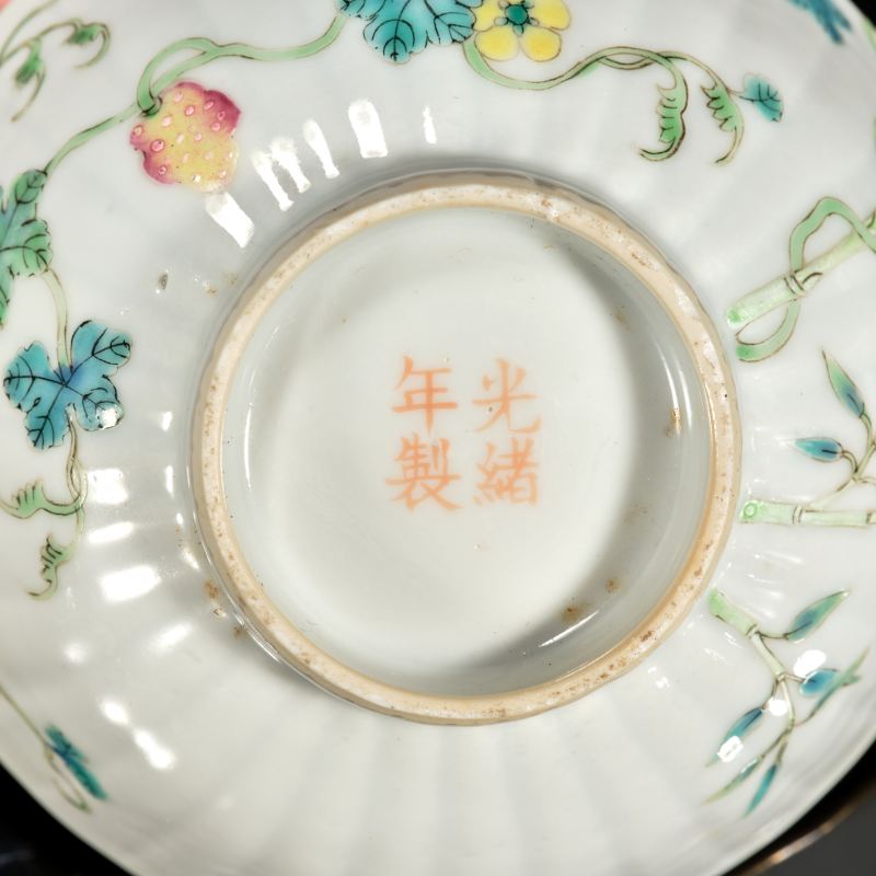 清光绪 粉彩过枝癞瓜纹盖碗（一对） - 图7