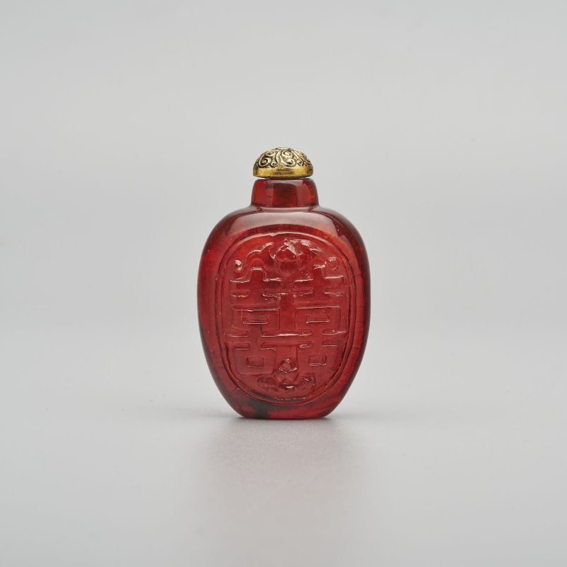 清十九世紀 琥珀「雙喜」鼻煙壺 | AN AMBER 'DOUBLE HAPPINESS' SNUFF BOTTLE - 图1