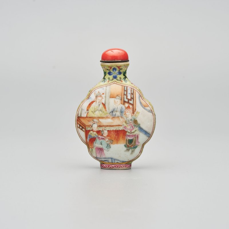 清中期 粉彩人物紋鼻煙壺 | A FAMILLE ROSE PORCELAIN SNUFF BOTTLE - 图12