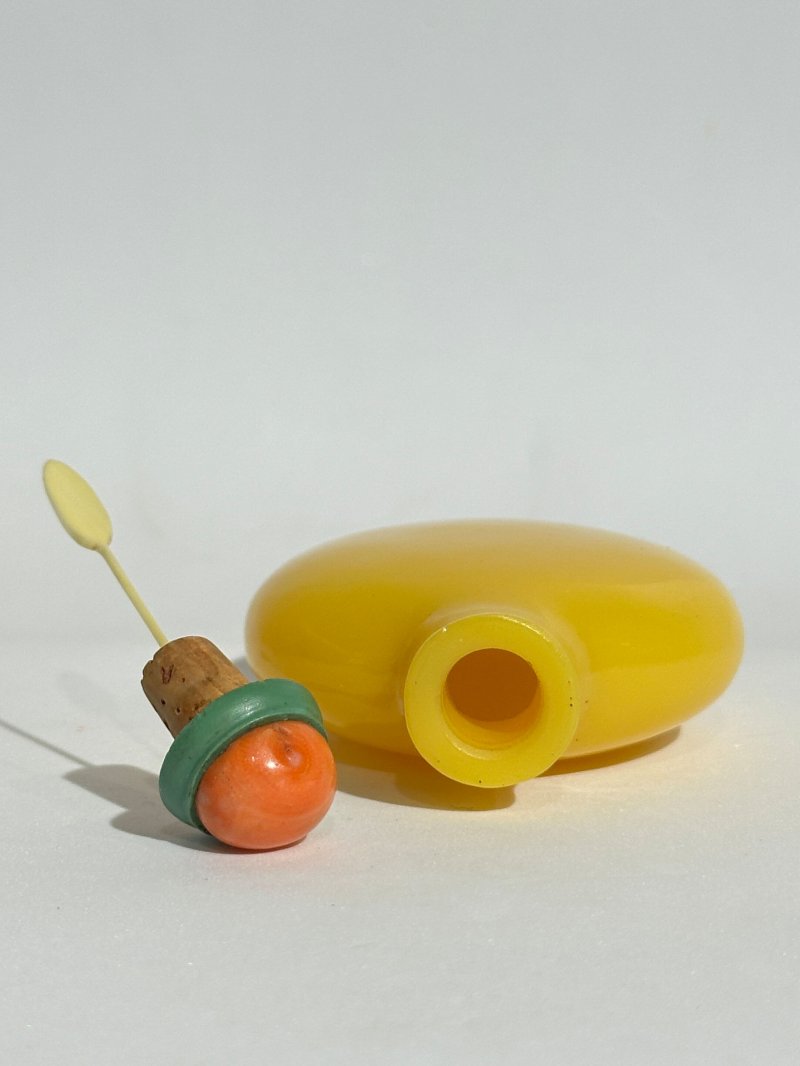 1750-1850 單色黃玻璃鼻煙壺 | AN IMPERIAL-YELLOW GLASS SNUFF BOTTLE - 图4