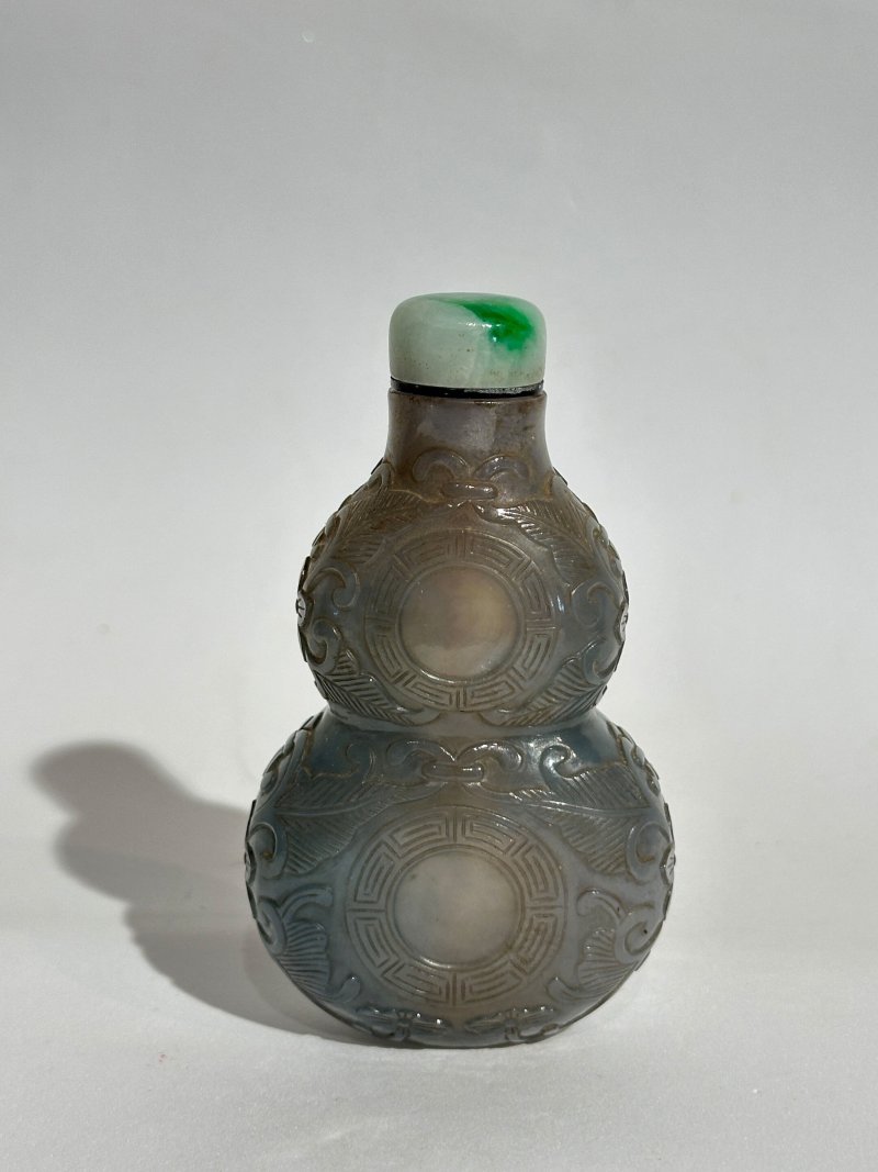 1760-1860 煙晶扁匏形鼻煙壺、翡翠蓋 | A SMOKY QUARTZ 'DOUBLE GOURD' SNUFF BOTTLE - 图9
