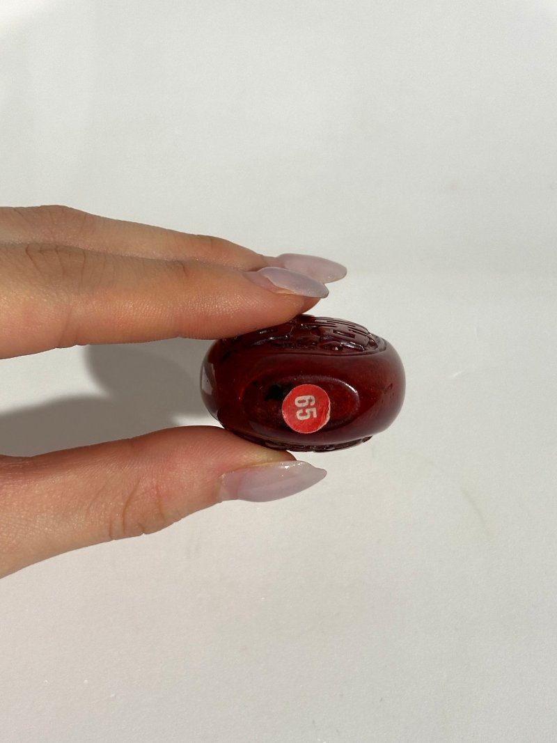 清十九世紀 琥珀「雙喜」鼻煙壺 | AN AMBER 'DOUBLE HAPPINESS' SNUFF BOTTLE - 图2