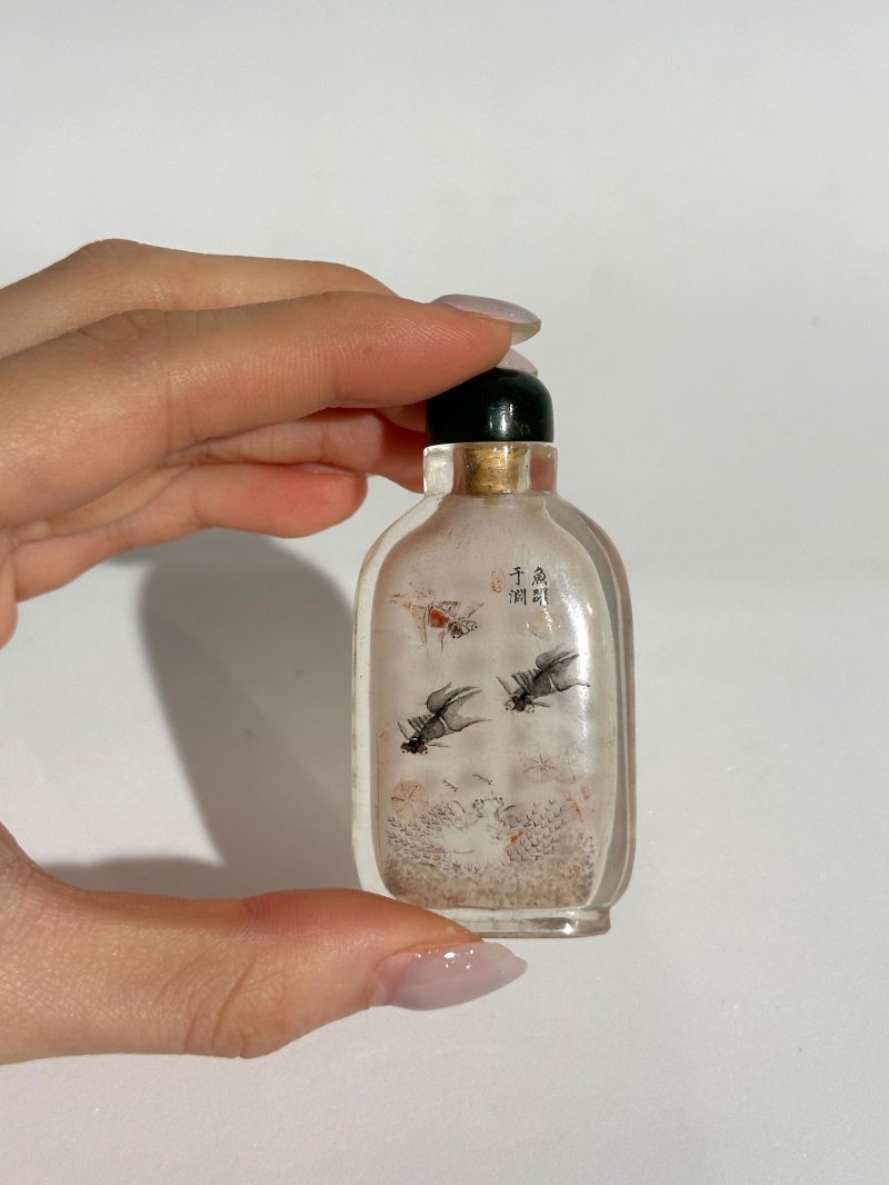 馬少宣作 玻璃內畫「魚躍於淵」鼻煙壺 及盒 一八九八年作 | AN INSIDE PAINTED GLASS 'GOLDFISH' SNUFF BOTTLE - 图4