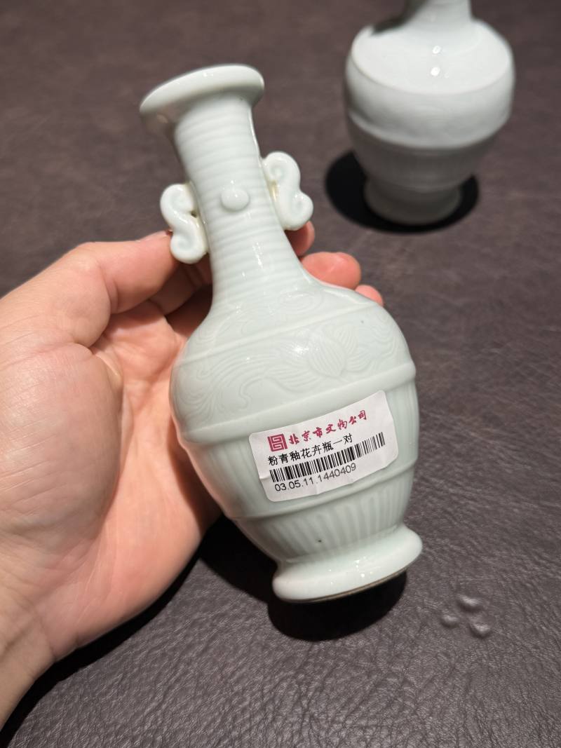 清 粉青釉花卉瓶一对 - 图4