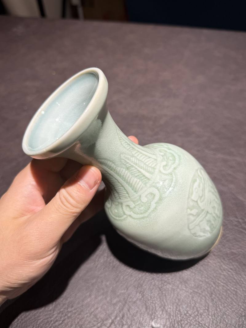 清 青釉团凤纹瓶 - 图5