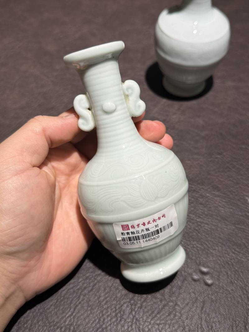 清 粉青釉花卉瓶一对 - 图5