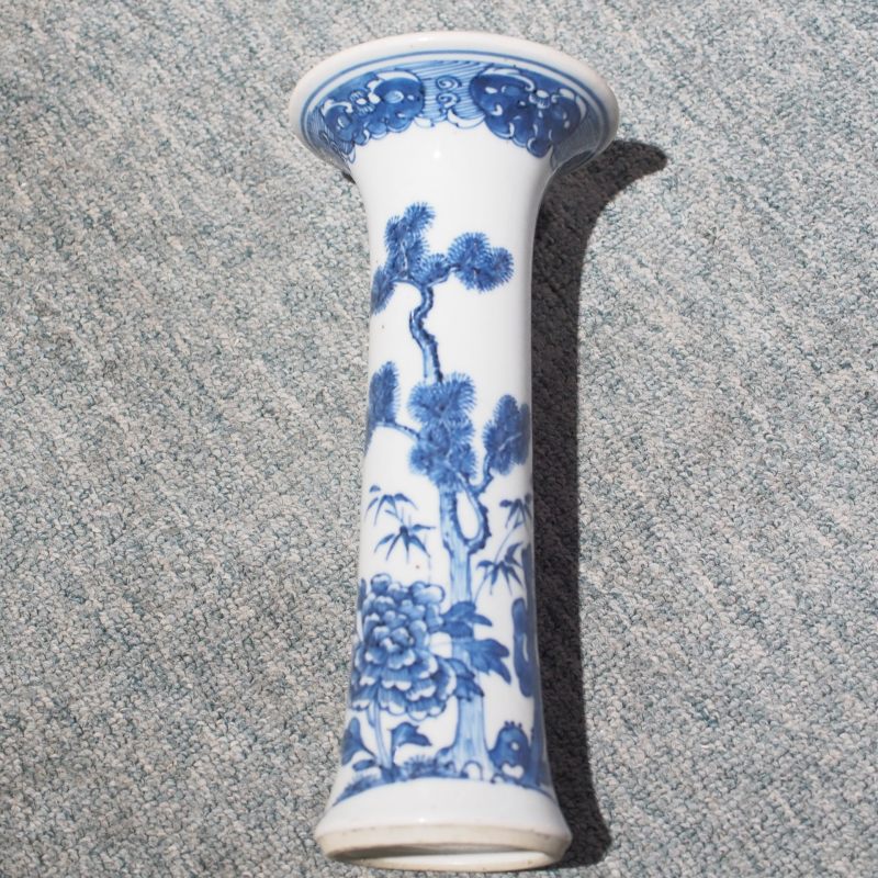 清乾隆 青花花卉纹花觚 - 图6