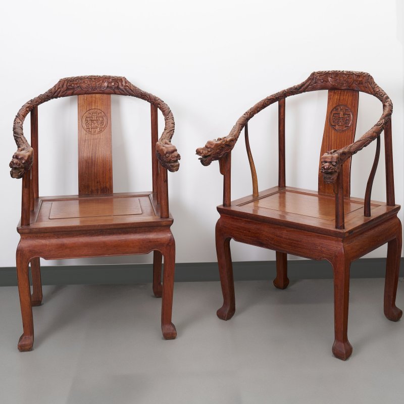 二十世紀 黃花梨雲龍紋圈椅成對 | A PAIR OF HUANGHUALI 'DRAGON' CHAIRS